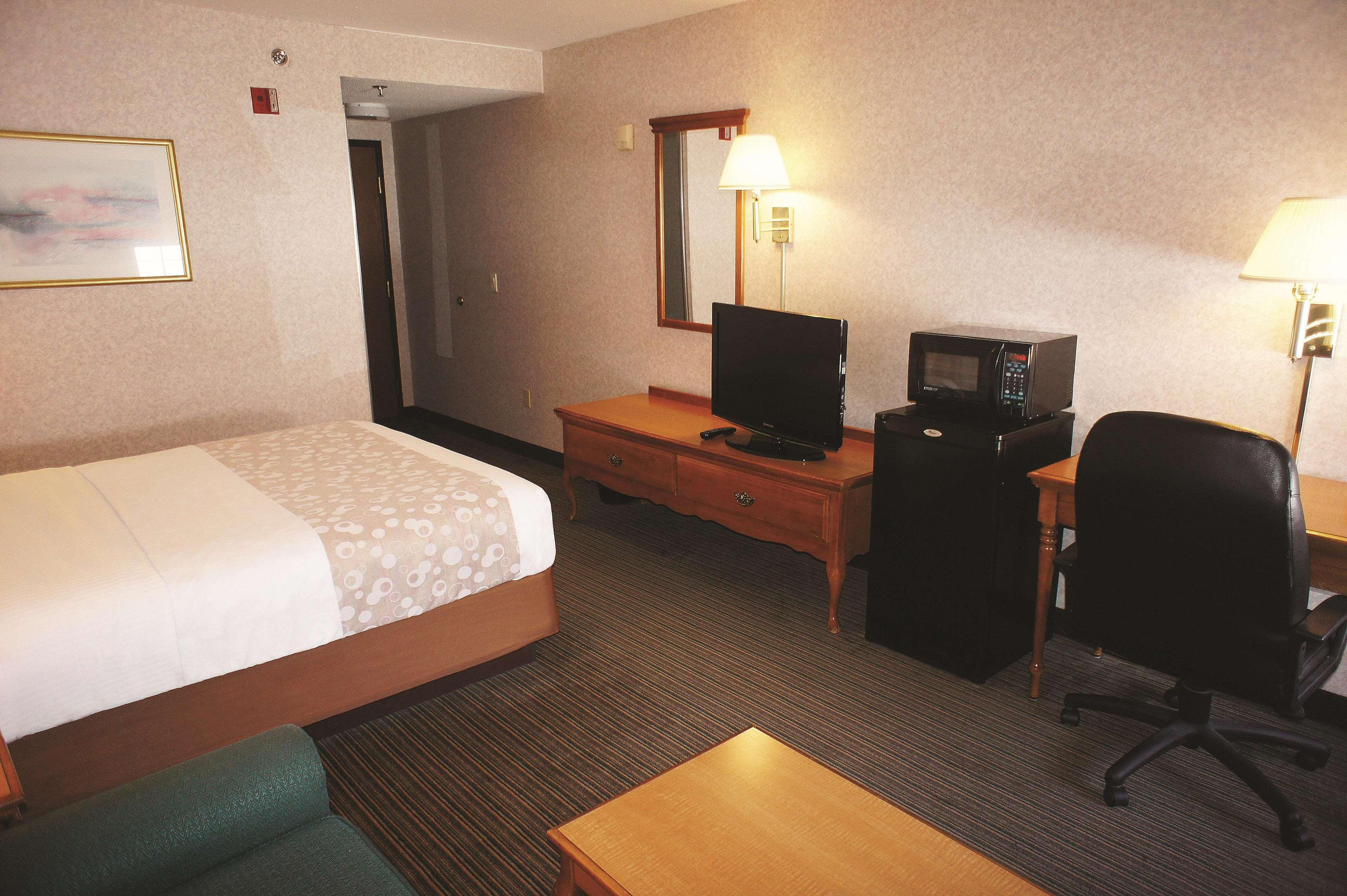 Holiday Inn Express St. Albans By Ihg מראה חיצוני תמונה