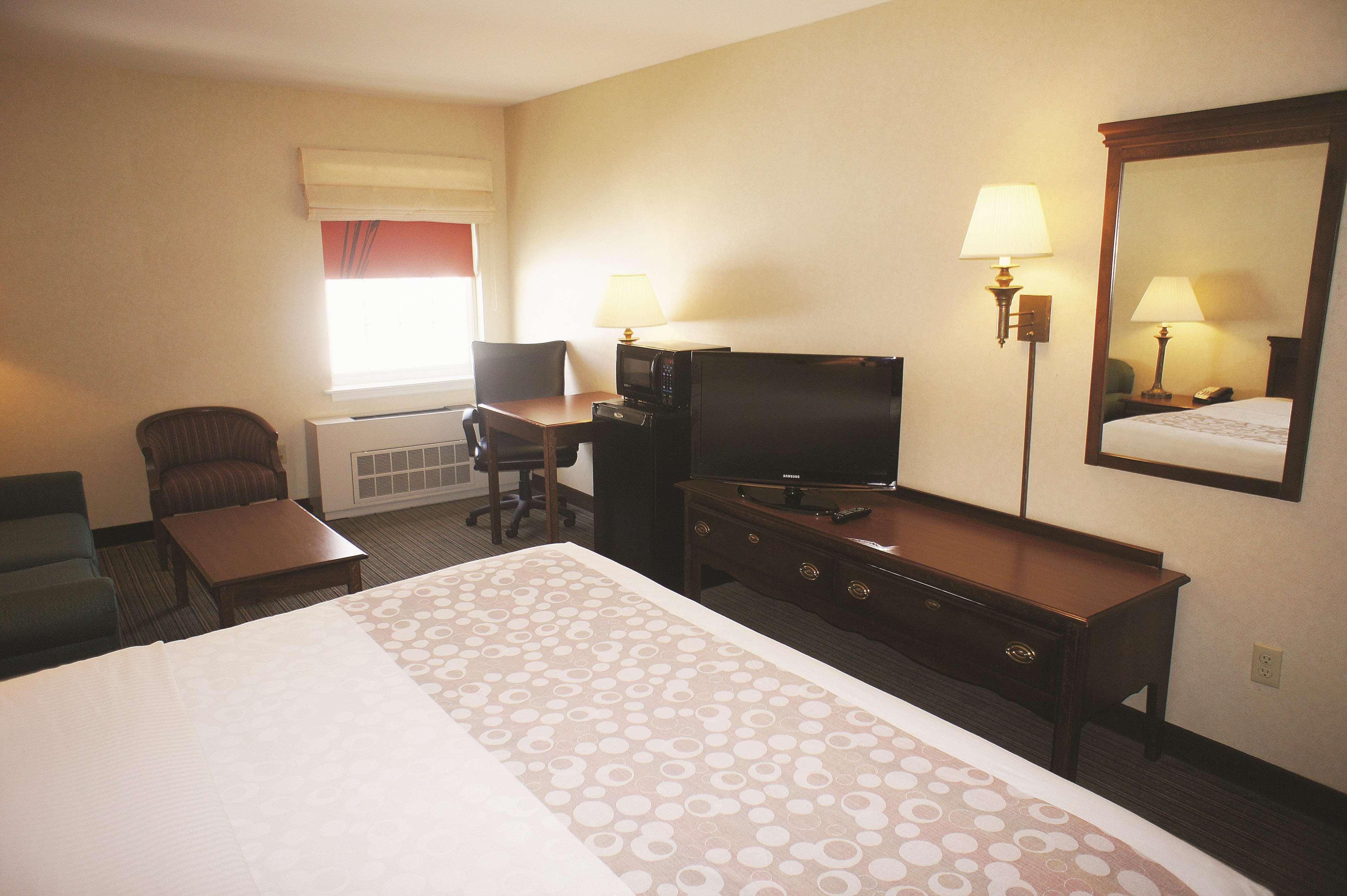 Holiday Inn Express St. Albans By Ihg מראה חיצוני תמונה
