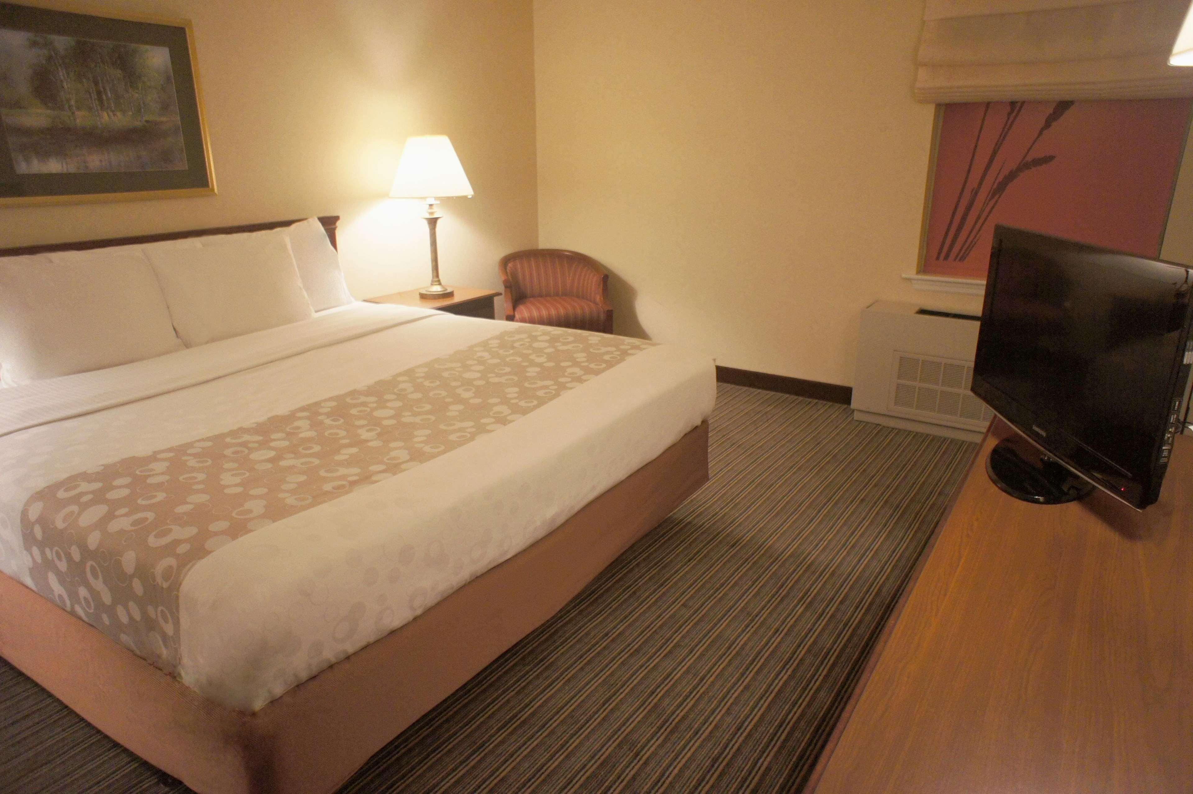 Holiday Inn Express St. Albans By Ihg מראה חיצוני תמונה