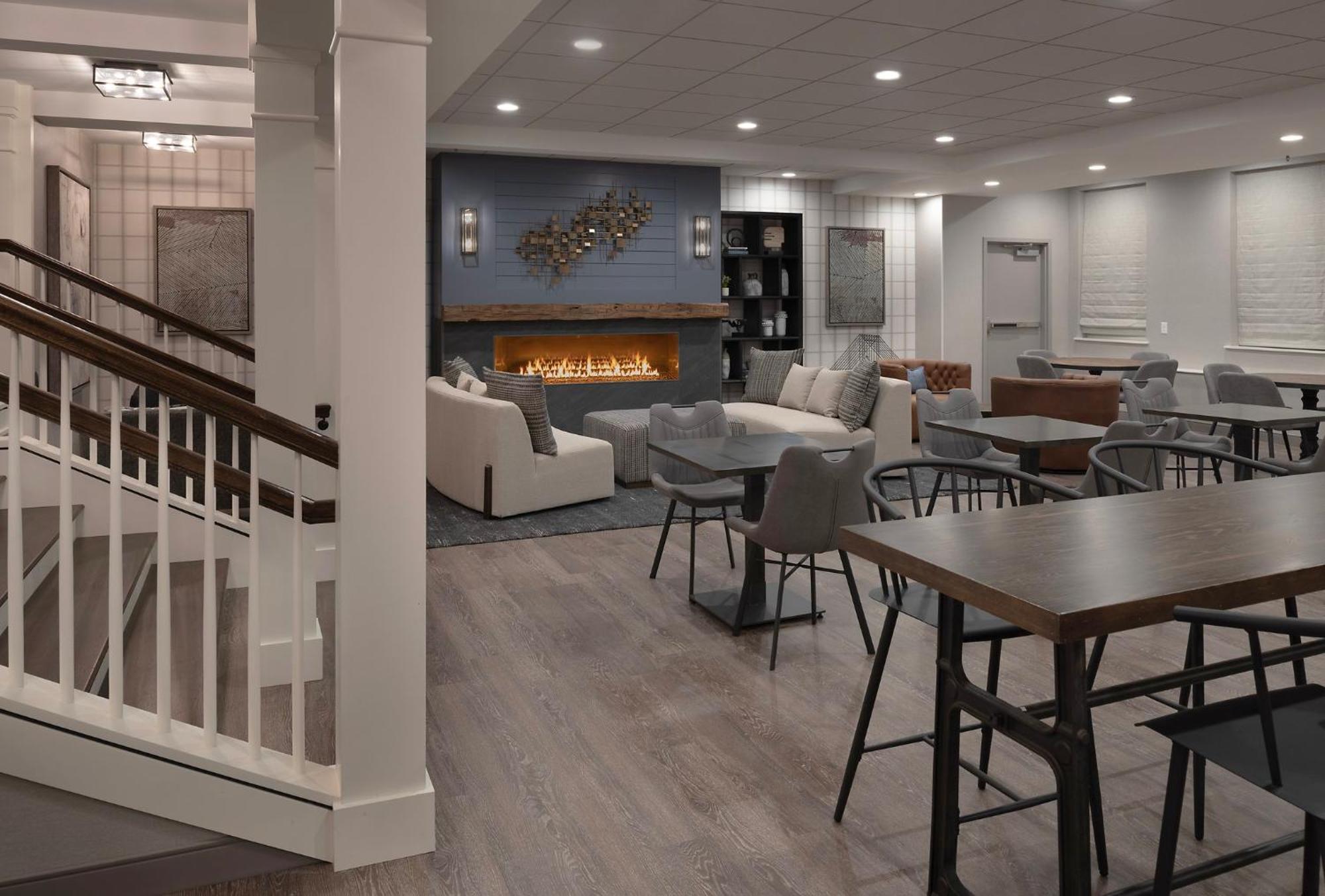 Holiday Inn Express St. Albans By Ihg מראה חיצוני תמונה
